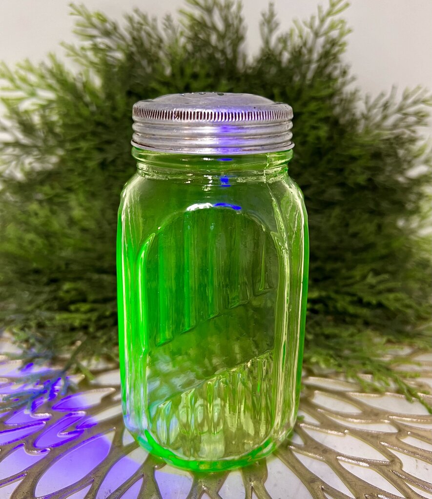 Vintage Anchor Hocking Uranium Vaseline Depression Glass Salt & Pepper Shakers