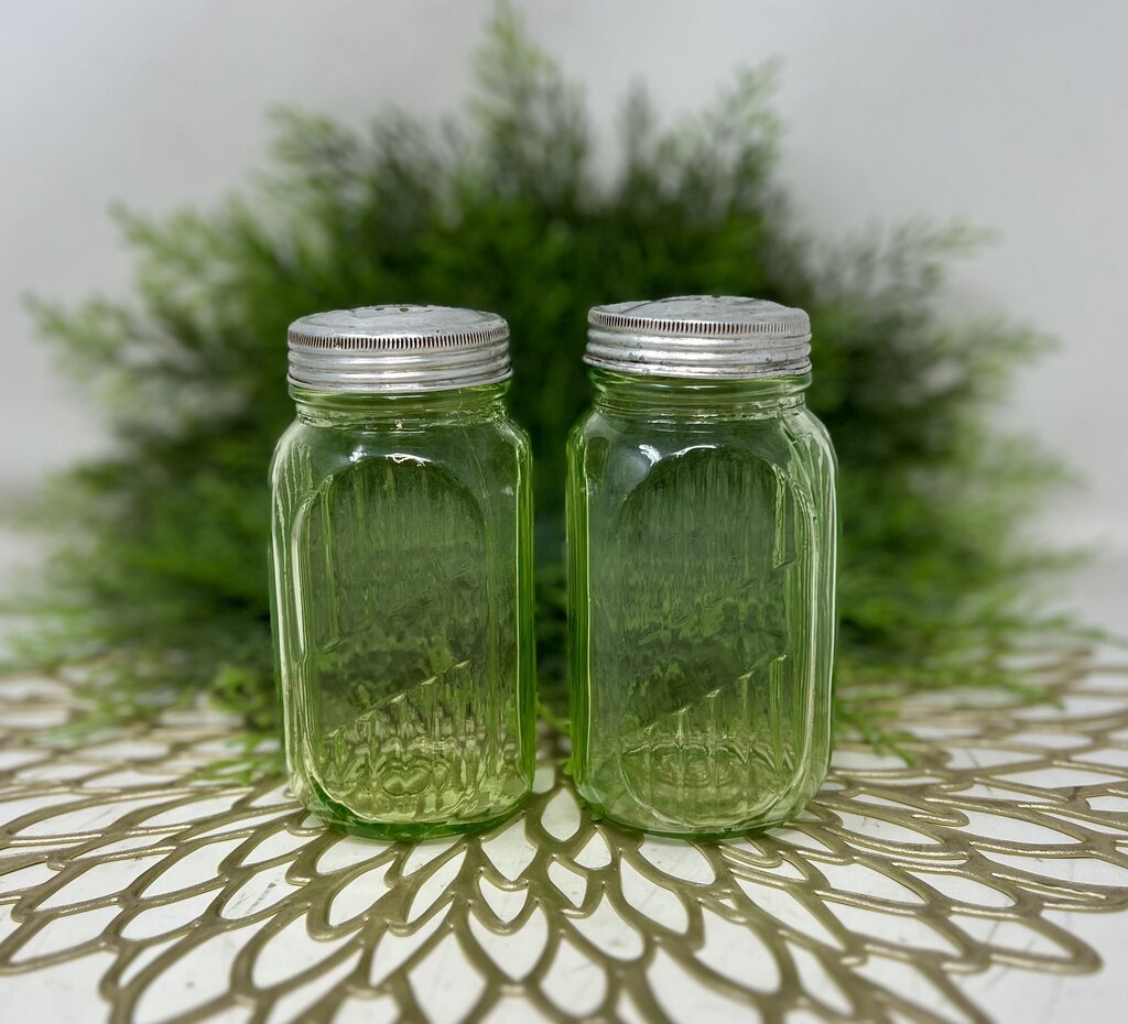 Vintage Anchor Hocking Uranium Vaseline Depression Glass Salt & Pepper Shakers
