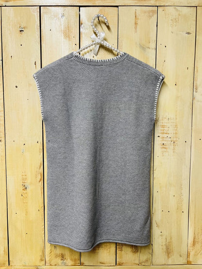 sleeveless sweater