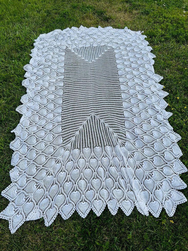 White Lace Patterned Table Cloth