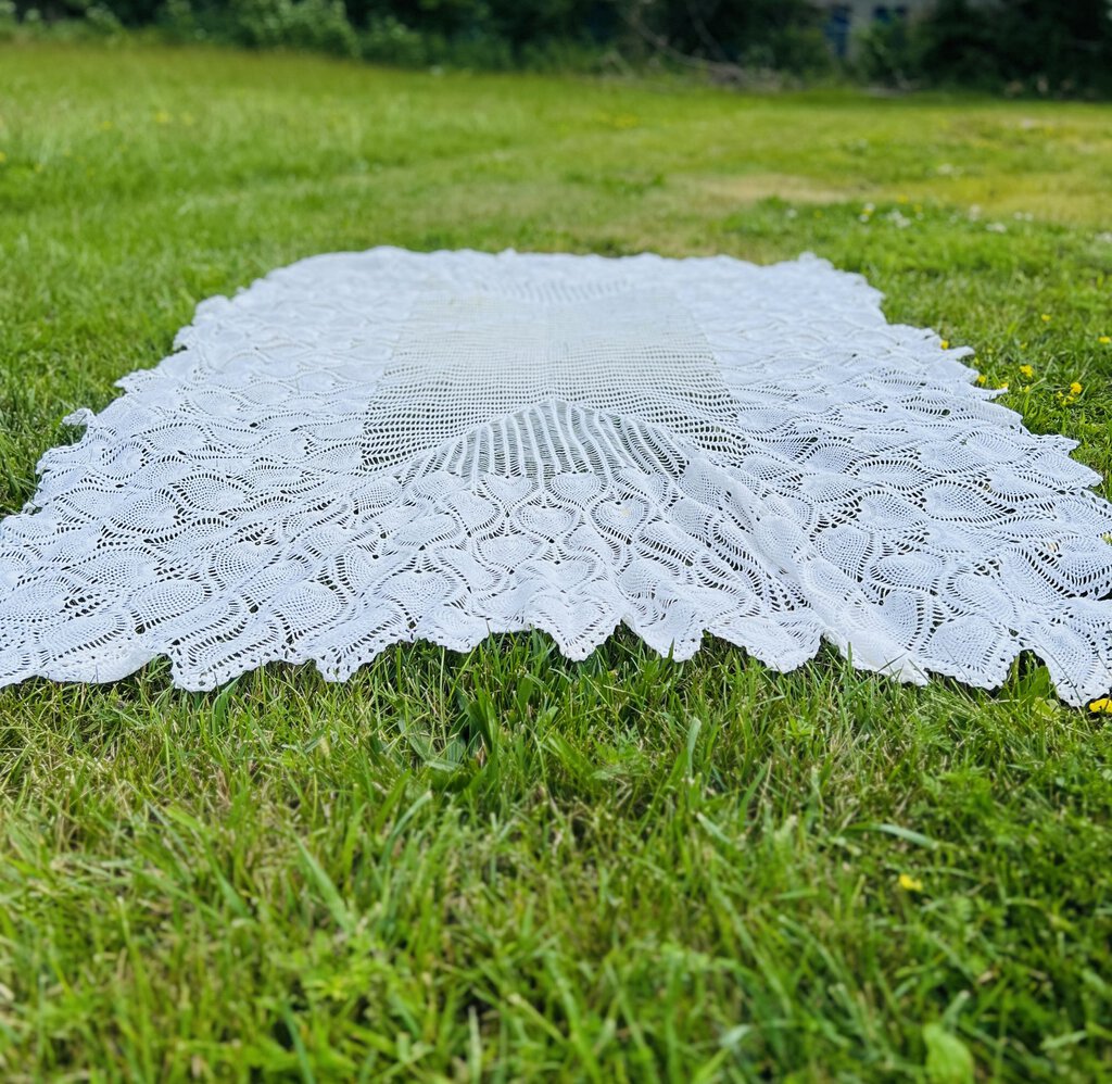 White Lace Patterned Table Cloth