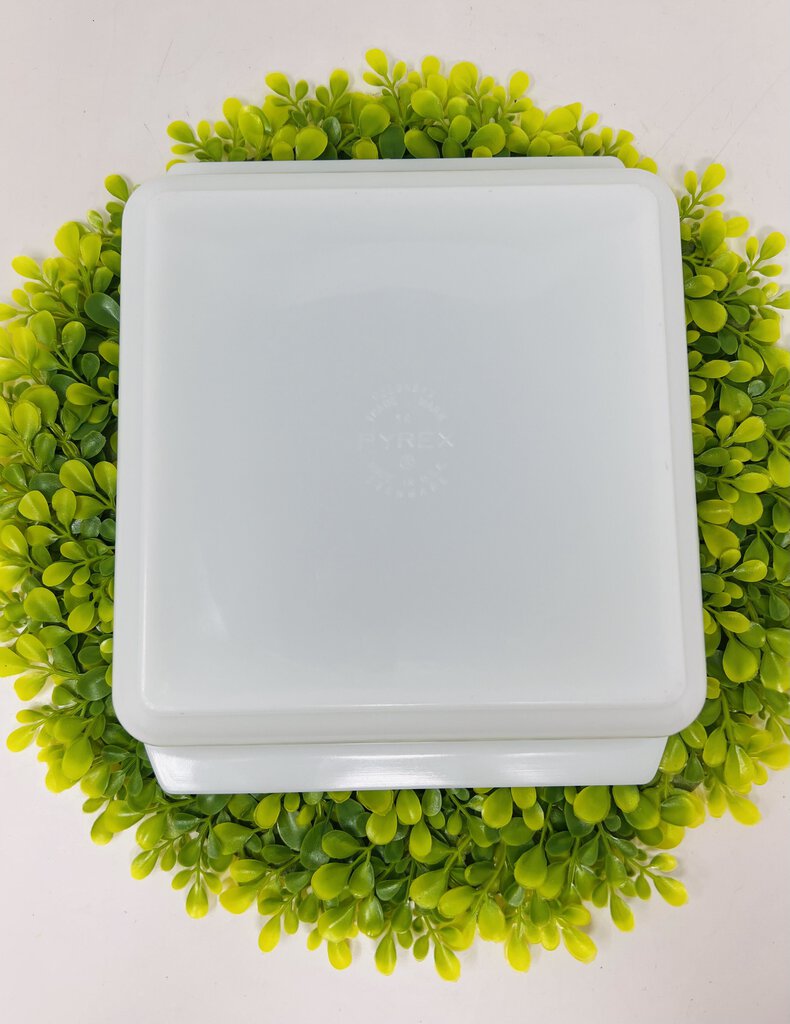 Pyrex Crazy Daisy Dish