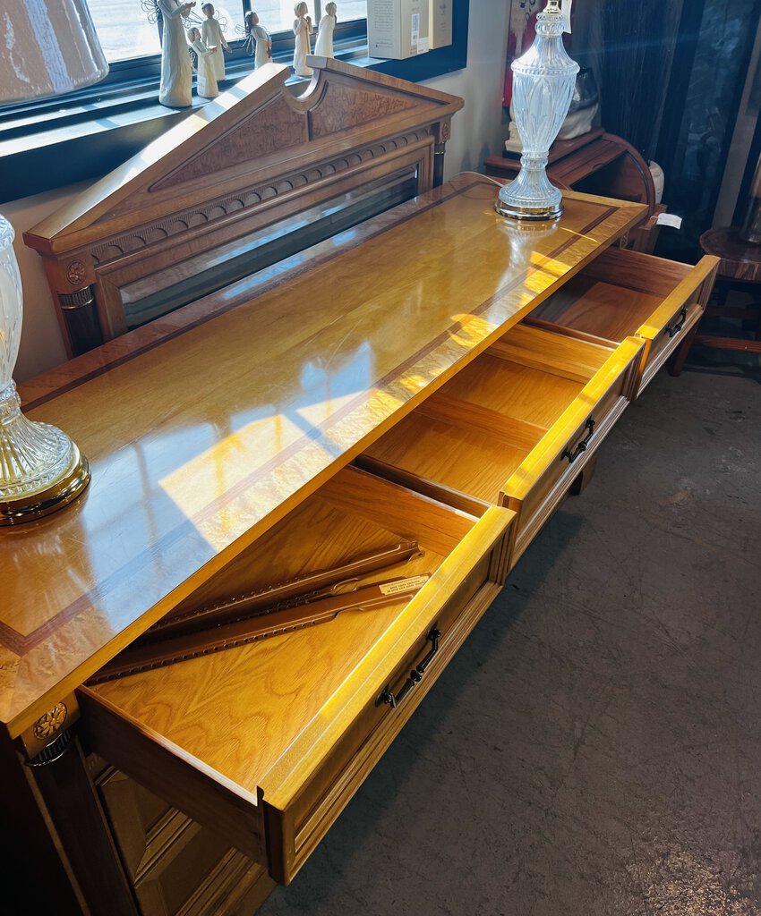 Stanley Vanity Dresser With Mirror