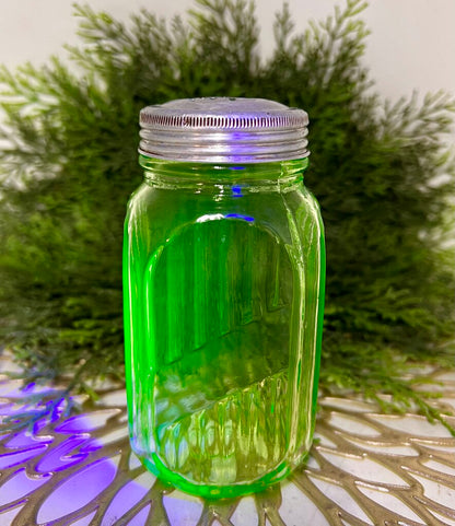 Vintage Anchor Hocking Uranium Vaseline Depression Glass Salt & Pepper Shakers