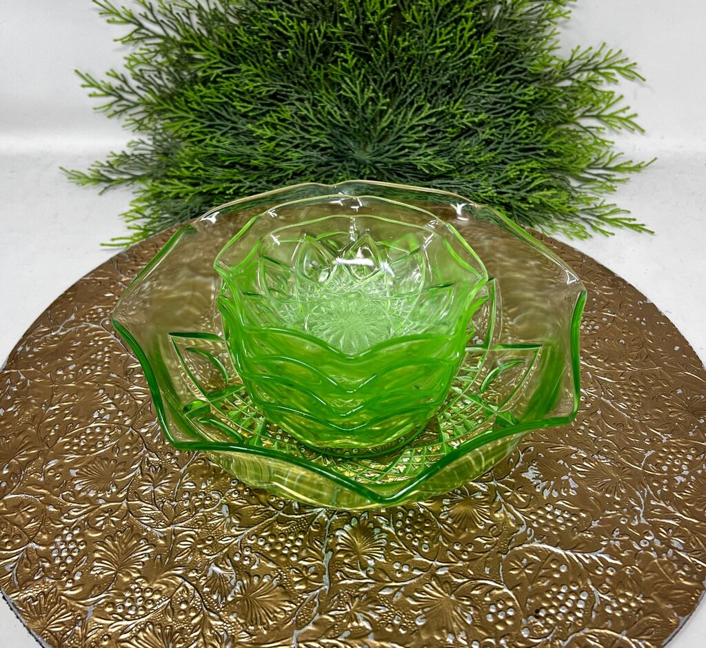 Hazel Atlas Uranium Glass Bowl Set Diamond Pattern Ruffled Edge