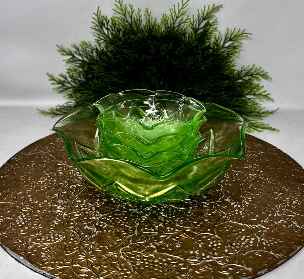 Hazel Atlas Uranium Glass Bowl Set Diamond Pattern Ruffled Edge
