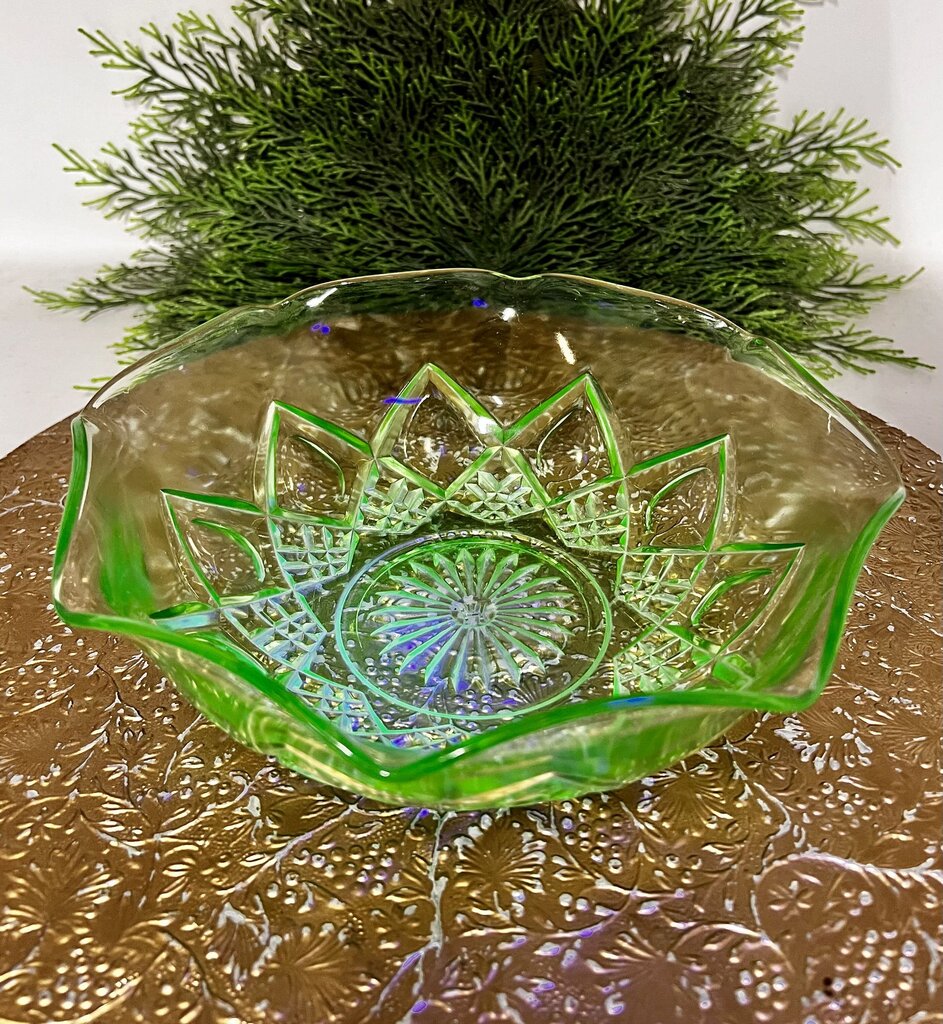 Hazel Atlas Uranium Glass Bowl Set Diamond Pattern Ruffled Edge