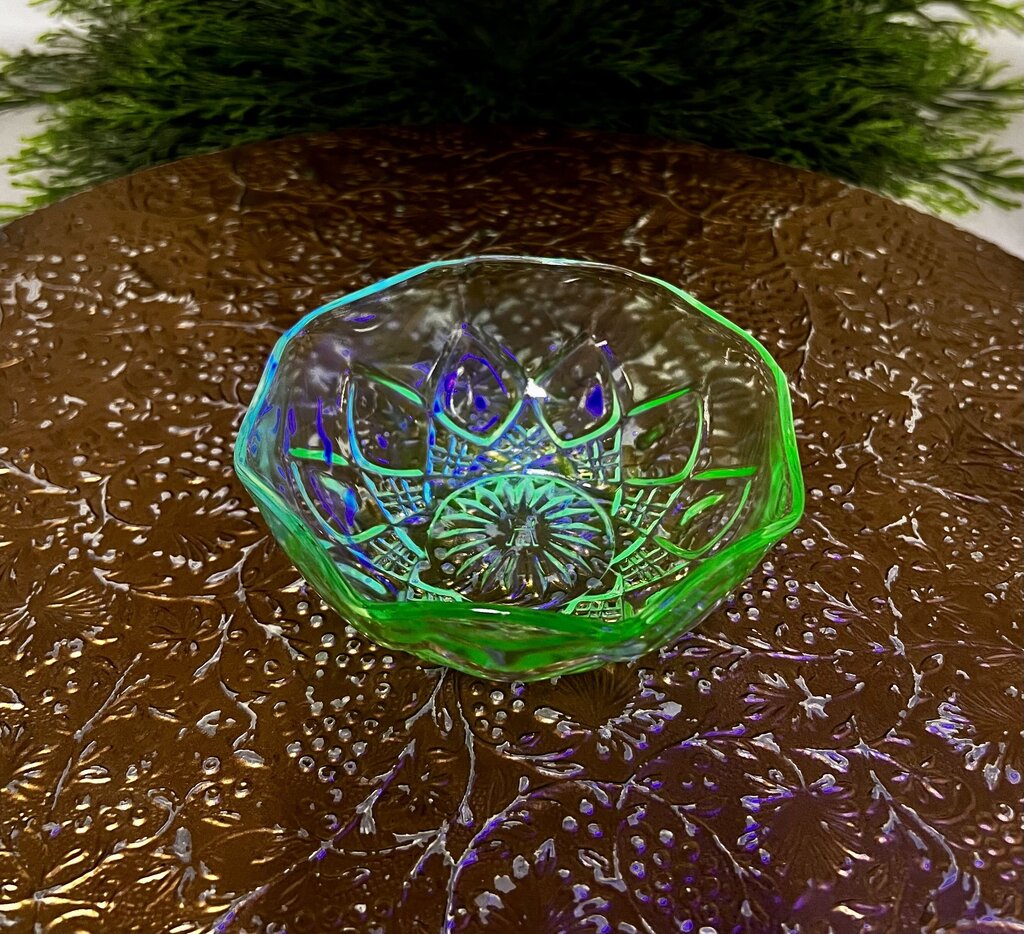 Hazel Atlas Uranium Glass Bowl Set Diamond Pattern Ruffled Edge