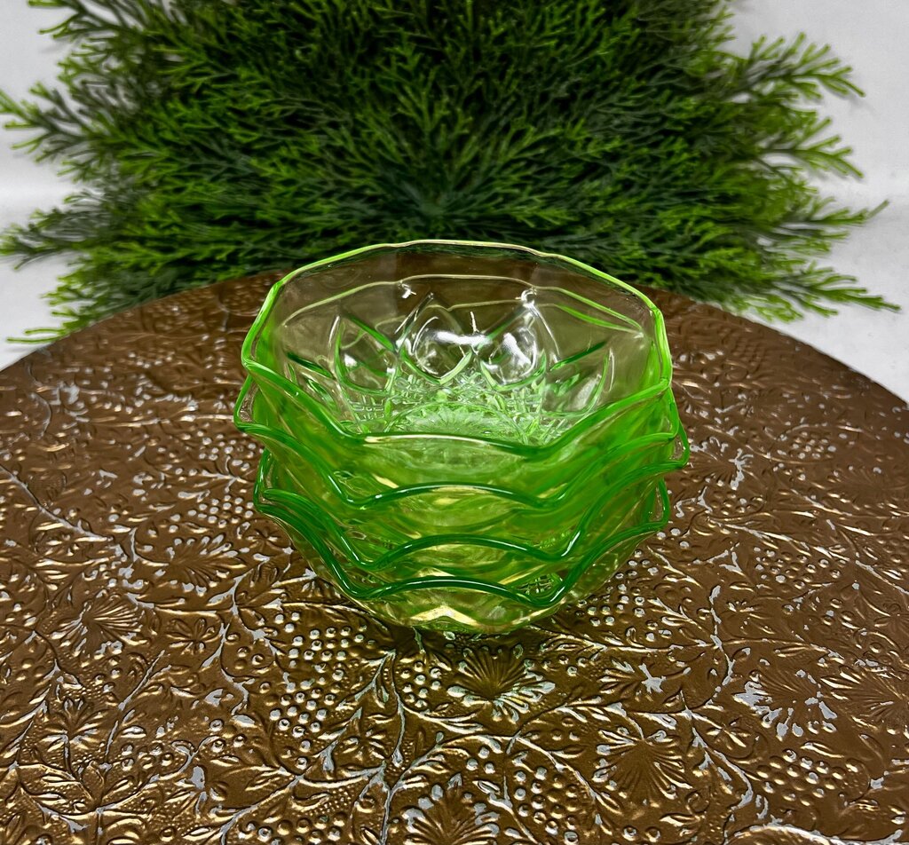 Hazel Atlas Uranium Glass Bowl Set Diamond Pattern Ruffled Edge