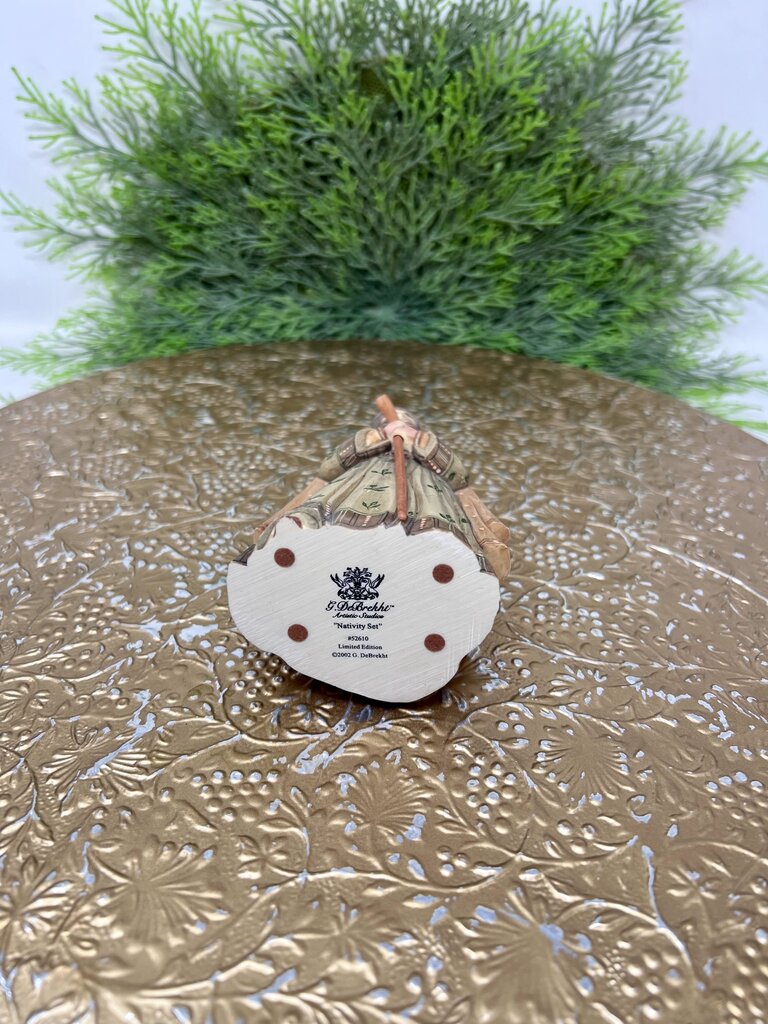 G. DeBrekht Artistic Studios "Nostalgic Nativity"