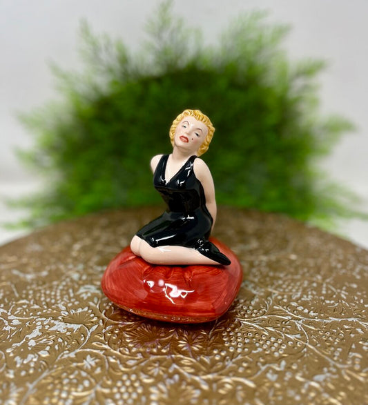 Marilyn Monroe on Red Heart-Shaped Pillow Salt &Pepper Shaker
