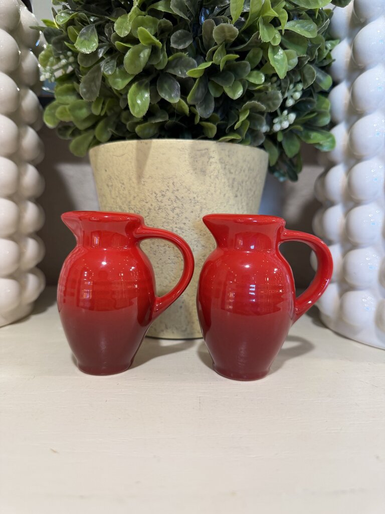 Le Creuset Salt & Pepper Shaker Cherry Ombre Jug Pitcher Handle
