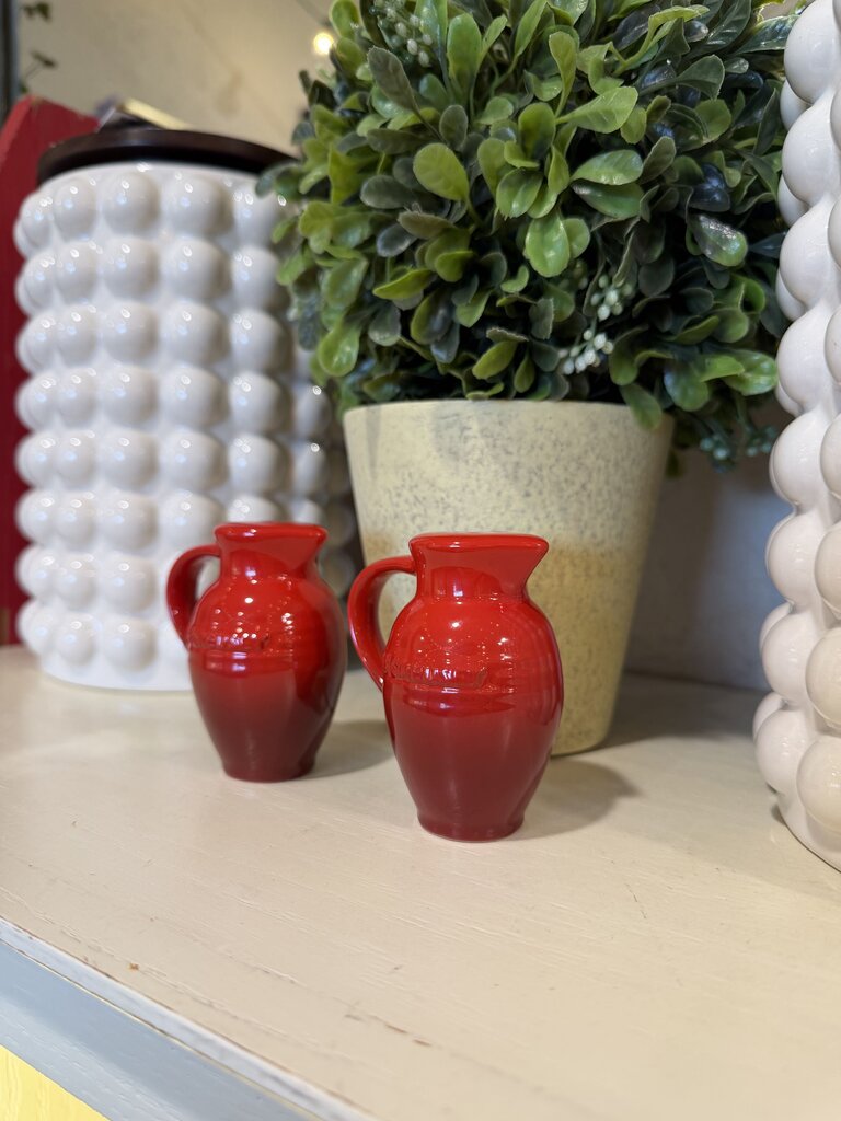 Le Creuset Salt & Pepper Shaker Cherry Ombre Jug Pitcher Handle