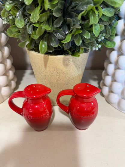 Le Creuset Salt & Pepper Shaker Cherry Ombre Jug Pitcher Handle