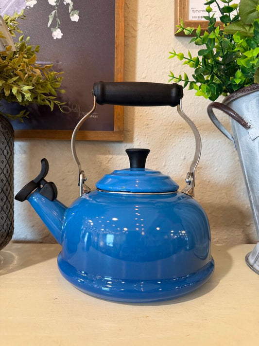 le crueset tea kettle