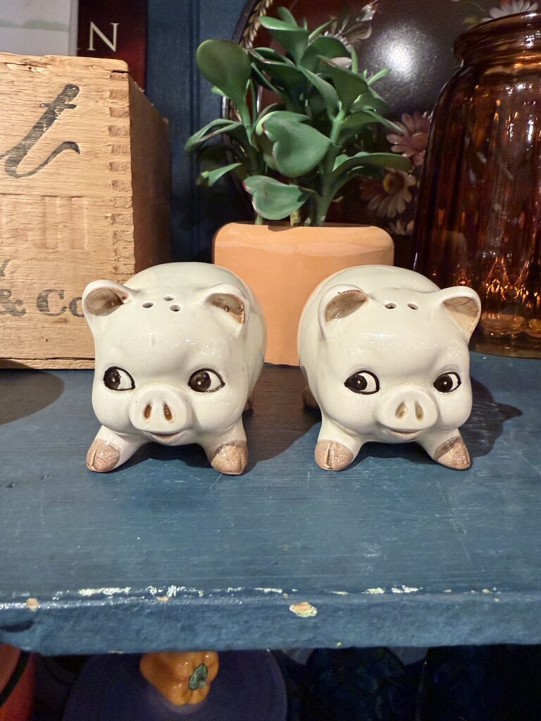 Vintage Quon Ceramic Pig Shakers