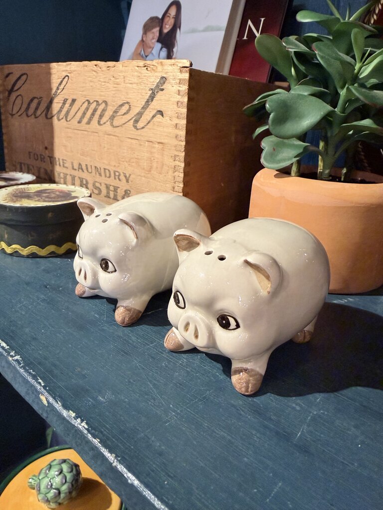 Vintage Quon Ceramic Pig Shakers