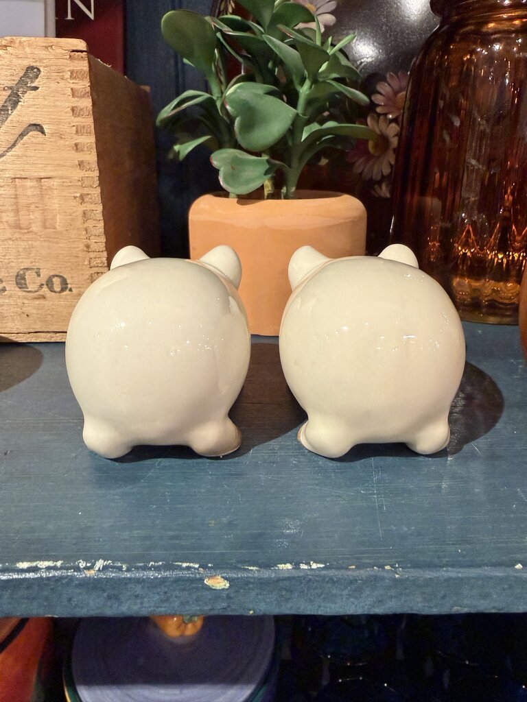 Vintage Quon Ceramic Pig Shakers