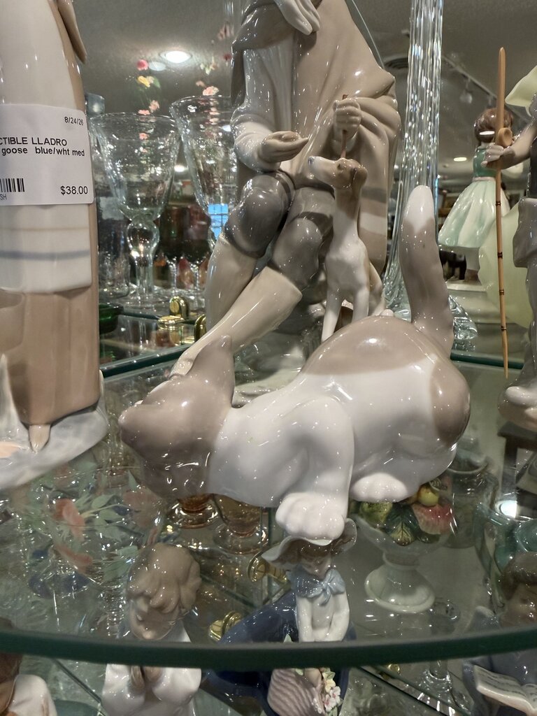 Lladro Attentive Cat 5112 Spain Porcelain Figurine Gray and White