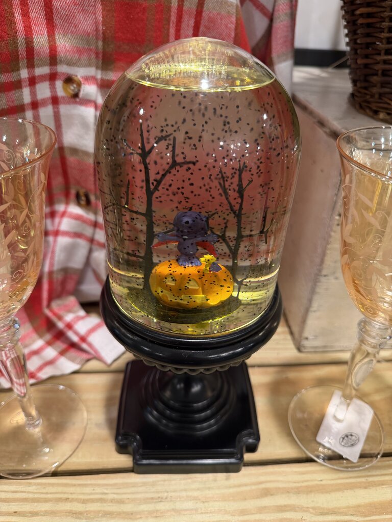 Light Up Halloween Snoopy Globe